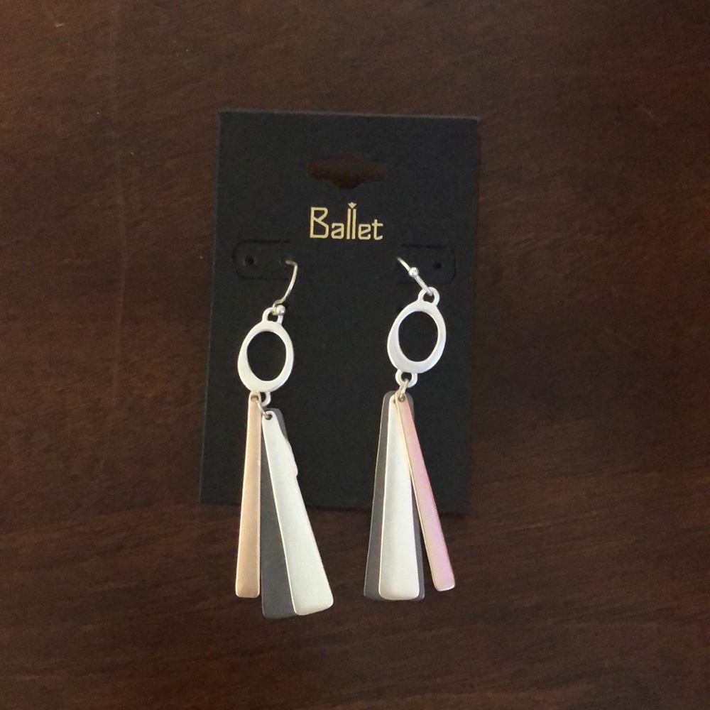 Metallic dangle earrings